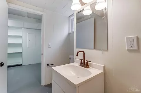 Bath - 1002 Jonquil Ln, Cincinnati, OH 45231 photo 7 of 7