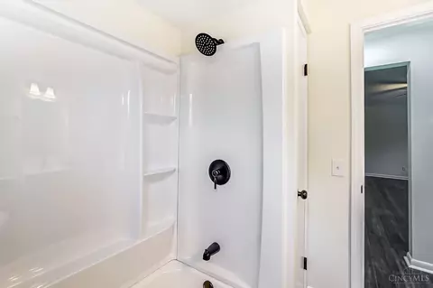 Bath - 1002 Jonquil Ln, Cincinnati, OH 45231 photo 3 of 7