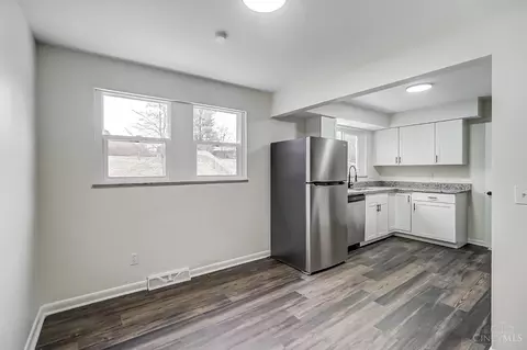 Kitchen - 1002 Jonquil Ln, Cincinnati, OH 45231 photo 1 of 6