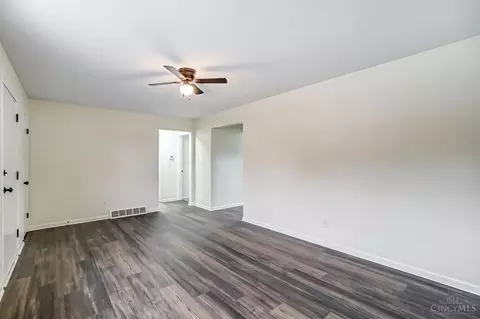 Living - 1002 Jonquil Ln, Cincinnati, OH 45231 photo 2 of 3