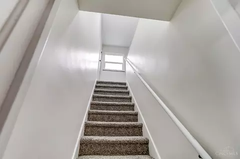 Entry Way - 1002 Jonquil Ln, Cincinnati, OH 45231 photo 1 of 4
