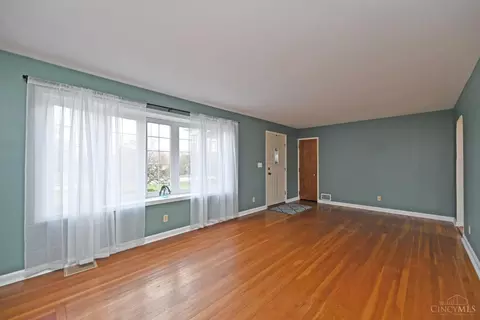 Living - 10079 Corbett Rd, Cincinnati, OH 45231 photo 4 of 4