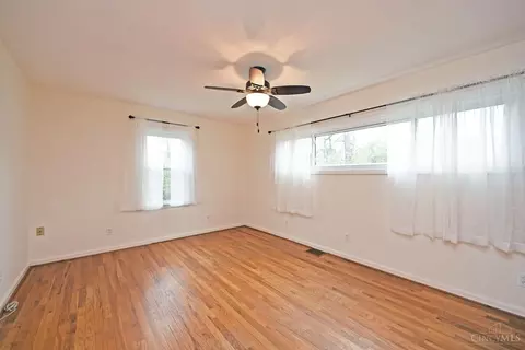 Bedroom - 10079 Corbett Rd, Cincinnati, OH 45231 photo 5 of 10