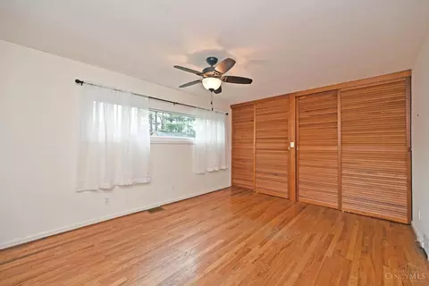 Bedroom - 10079 Corbett Rd, Cincinnati, OH 45231 photo 6 of 10