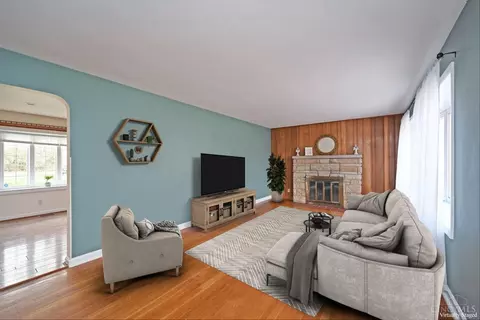 Living - 10079 Corbett Rd, Cincinnati, OH 45231 photo 1 of 4