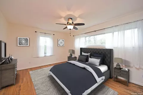 Bedroom - 10079 Corbett Rd, Cincinnati, OH 45231 photo 4 of 10