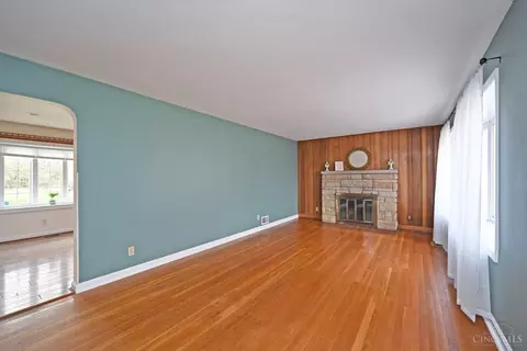 Living - 10079 Corbett Rd, Cincinnati, OH 45231 photo 2 of 4