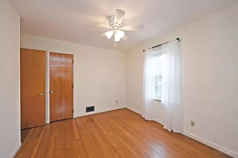 Bedroom - 10079 Corbett Rd, Cincinnati, OH 45231 photo 9 of 10