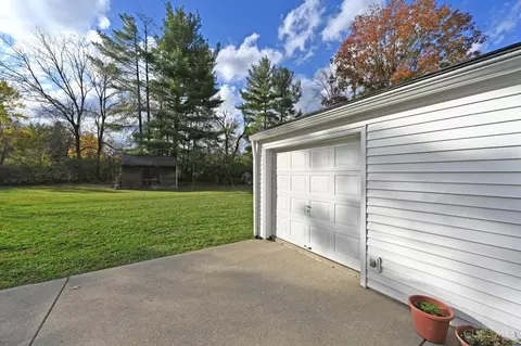 Exterior - 10079 Corbett Rd, Cincinnati, OH 45231 photo 6 of 11