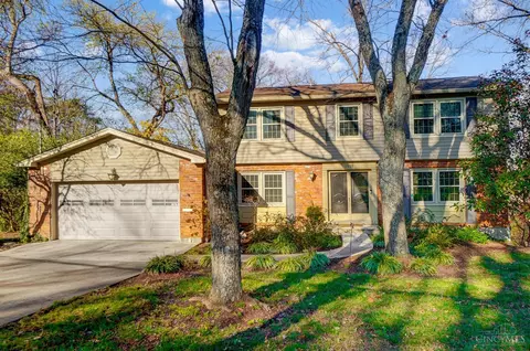 1225 Sweetwater Dr, Wyoming, OH 45215