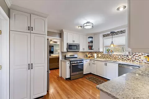 Kitchen - 6207 Greenbud Dr, Goshen, OH 45122 photo 2 of 4