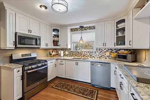 Kitchen - 6207 Greenbud Dr, Goshen, OH 45122 photo 3 of 4