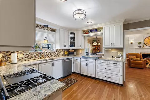 Kitchen - 6207 Greenbud Dr, Goshen, OH 45122 photo 4 of 4