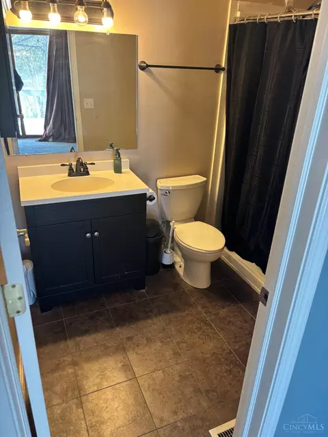 Bath - 3701 Parfore Ct, Cincinnati, OH 45245 photo 3 of 3