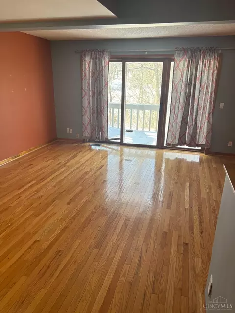 Living - 3701 Parfore Ct, Cincinnati, OH 45245 photo 2 of 4