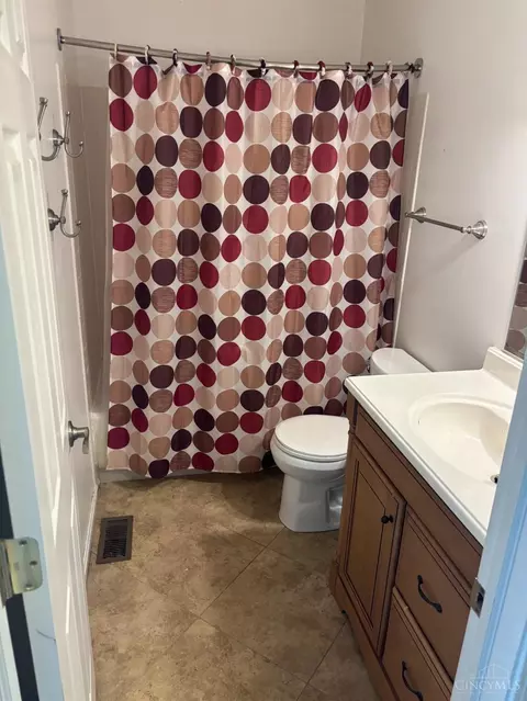 Bath - 3701 Parfore Ct, Cincinnati, OH 45245 photo 2 of 3