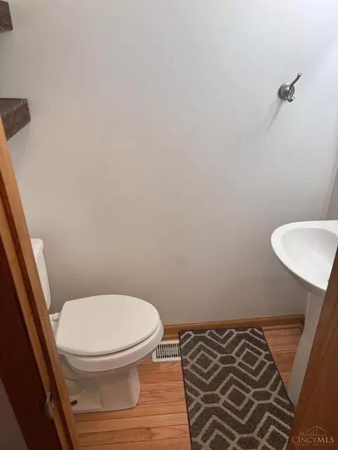 Bath - 3701 Parfore Ct, Cincinnati, OH 45245 photo 1 of 3