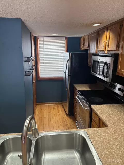 Kitchen - 3701 Parfore Ct, Cincinnati, OH 45245 photo 2 of 2
