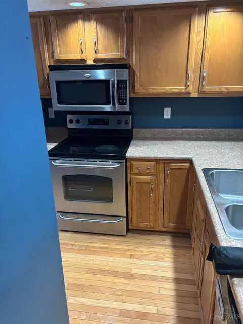 Kitchen - 3701 Parfore Ct, Cincinnati, OH 45245 photo 1 of 2