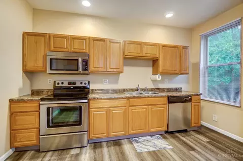 Kitchen - 1222 Sunset Ave, Cincinnati, OH 45205 photo 2 of 3