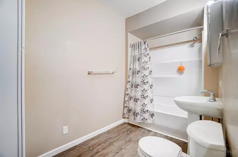 Bath - 1222 Sunset Ave, Cincinnati, OH 45205 photo 2 of 3