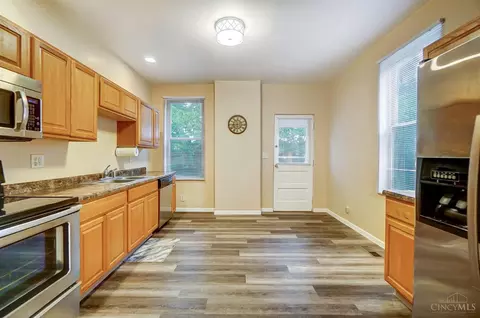 Kitchen - 1222 Sunset Ave, Cincinnati, OH 45205 photo 3 of 3