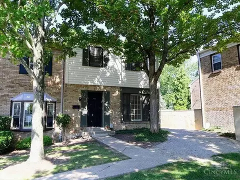9725 Bunker Hill Ln, Montgomery, OH 45242