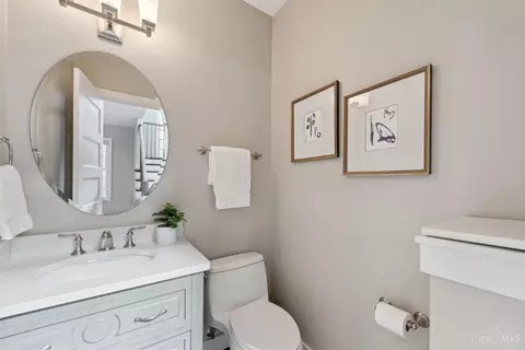 Bath - 556 Empress Ave, Cincinnati, OH 45226 photo 1 of 4