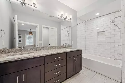 Bath - 556 Empress Ave, Cincinnati, OH 45226 photo 3 of 4