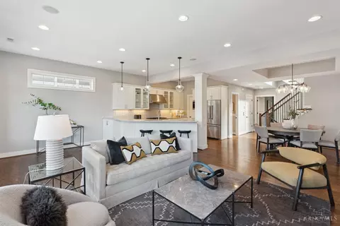 Living - 556 Empress Ave, Cincinnati, OH 45226 photo 1 of 2