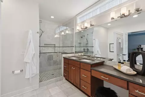 Bath - 556 Empress Ave, Cincinnati, OH 45226 photo 2 of 4