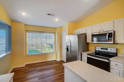 Kitchen - 2425 Elderberry Ct, Cincinnati, OH 45239 photo 7 of 8
