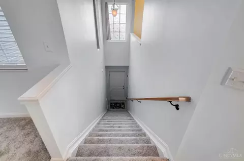 Entry Way - 2425 Elderberry Ct, Cincinnati, OH 45239 photo 2 of 4