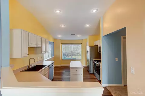 Kitchen - 2425 Elderberry Ct, Cincinnati, OH 45239 photo 2 of 8