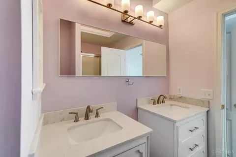 Bath - 2425 Elderberry Ct, Cincinnati, OH 45239 photo 3 of 8