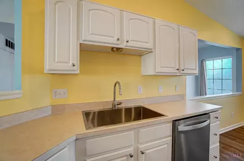 Kitchen - 2425 Elderberry Ct, Cincinnati, OH 45239 photo 5 of 8