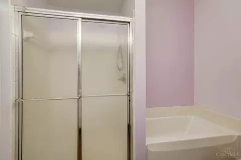 Bath - 2425 Elderberry Ct, Cincinnati, OH 45239 photo 5 of 8