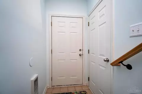 Entry Way - 2425 Elderberry Ct, Cincinnati, OH 45239 photo 1 of 4