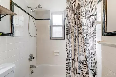 Bath - 6628 Haley Ave, Cincinnati, OH 45227 photo 9 of 11