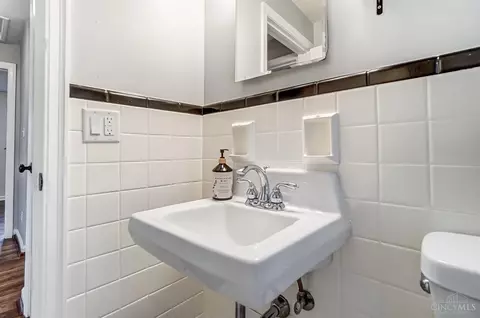 Bath - 6628 Haley Ave, Cincinnati, OH 45227 photo 8 of 11