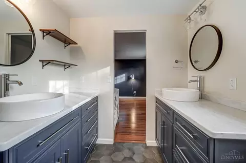 Bath - 6628 Haley Ave, Cincinnati, OH 45227 photo 1 of 11