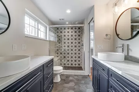 Bath - 6628 Haley Ave, Cincinnati, OH 45227 photo 3 of 11