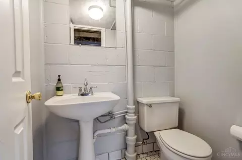 Bath - 6628 Haley Ave, Cincinnati, OH 45227 photo 10 of 11
