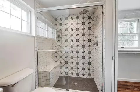 Bath - 6628 Haley Ave, Cincinnati, OH 45227 photo 5 of 11