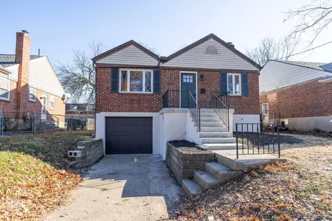 6048 Yosemite Dr, Golf Manor, OH 45237