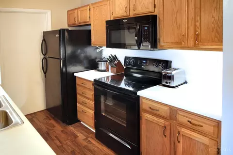 Kitchen - 997 Cedar Ridge Dr, Cincinnati, OH 45245 photo 2 of 3