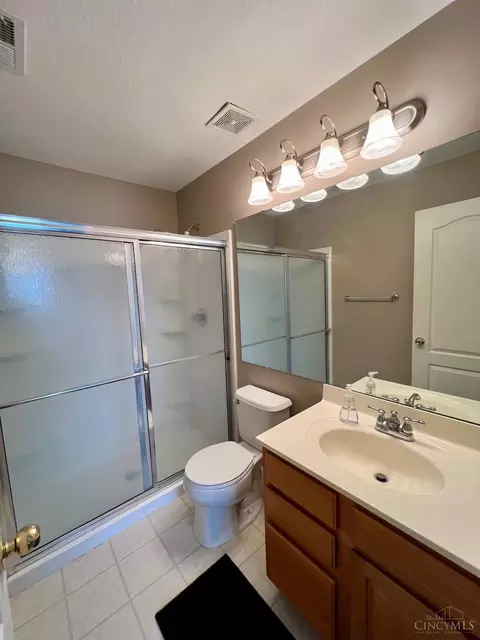 Bath - 7648 Bridge Point Dr, Cincinnati, OH 45248 photo 1 of 2