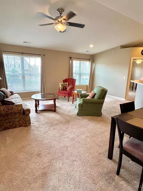 Living - 7648 Bridge Point Dr, Cincinnati, OH 45248 photo 2 of 3