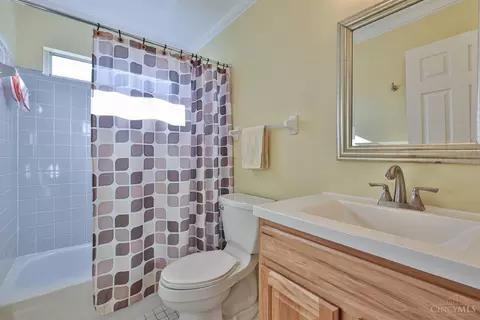 Bath - 3200 Vineyard Ct, Maineville, OH 45039 photo 2 of 2