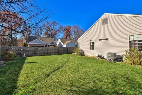 Exterior - 3200 Vineyard Ct, Maineville, OH 45039 photo 5 of 6